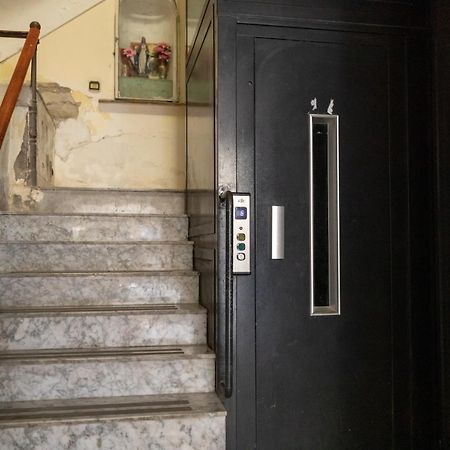Apartment With Sea View With 2 Lifts Above Montesanto! 那不勒斯 外观 照片