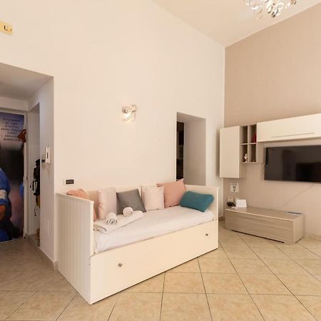 Apartment With Sea View With 2 Lifts Above Montesanto! 那不勒斯 外观 照片