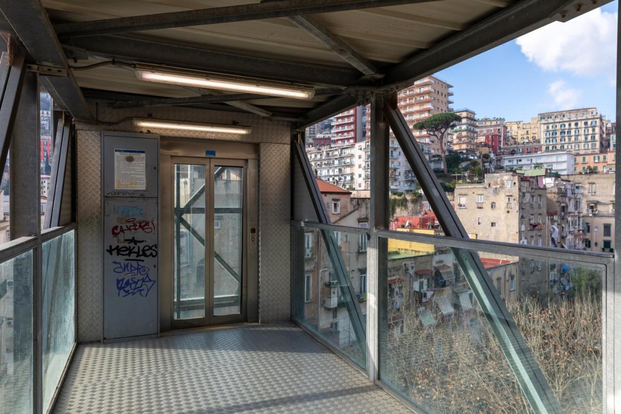 Apartment With Sea View With 2 Lifts Above Montesanto! 那不勒斯 外观 照片