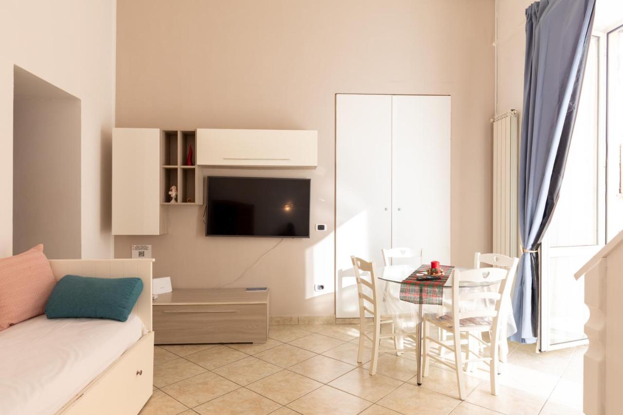 Apartment With Sea View With 2 Lifts Above Montesanto! 那不勒斯 外观 照片