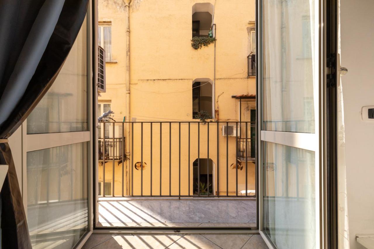 Apartment With Sea View With 2 Lifts Above Montesanto! 那不勒斯 外观 照片