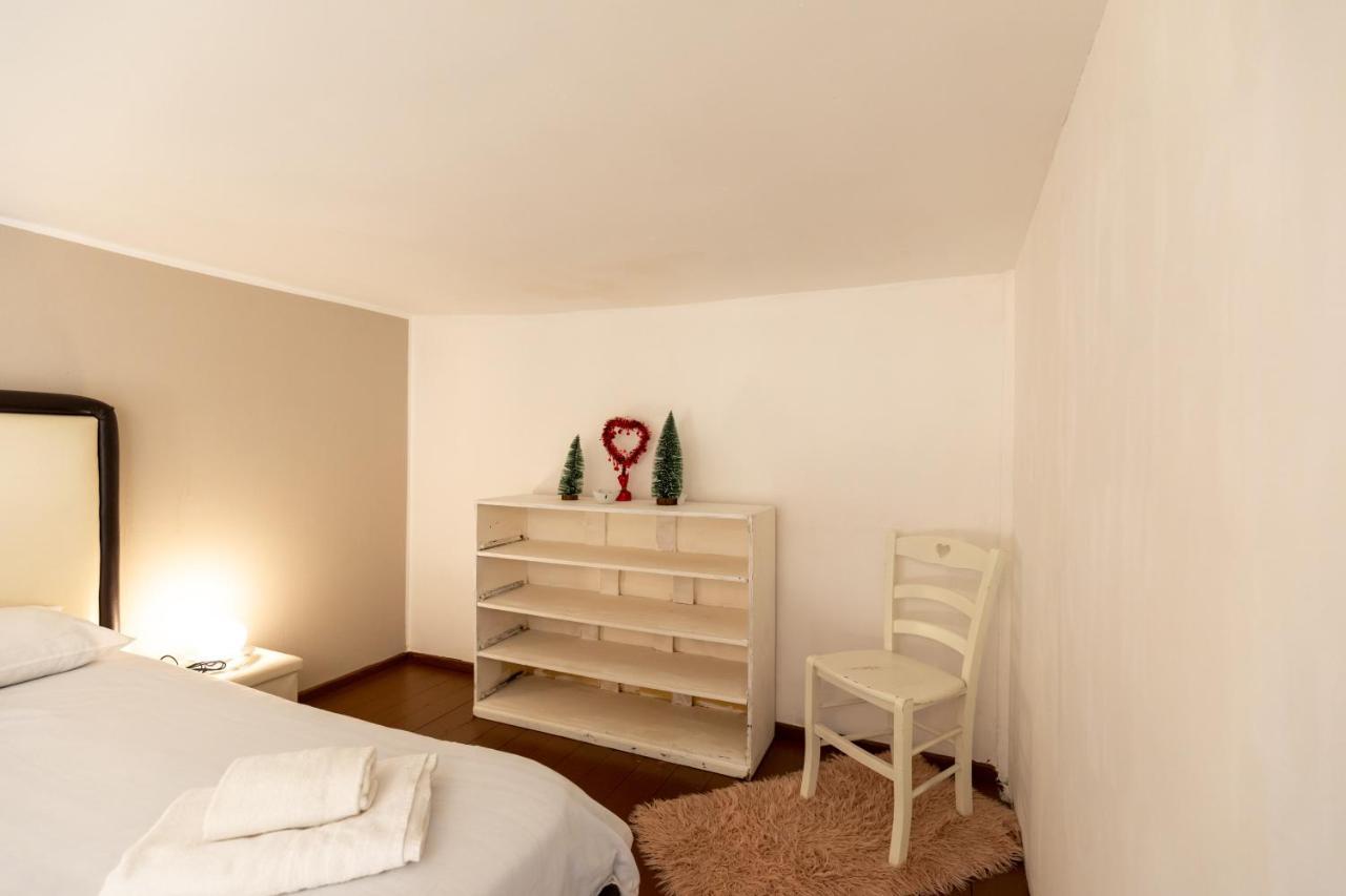 Apartment With Sea View With 2 Lifts Above Montesanto! 那不勒斯 外观 照片