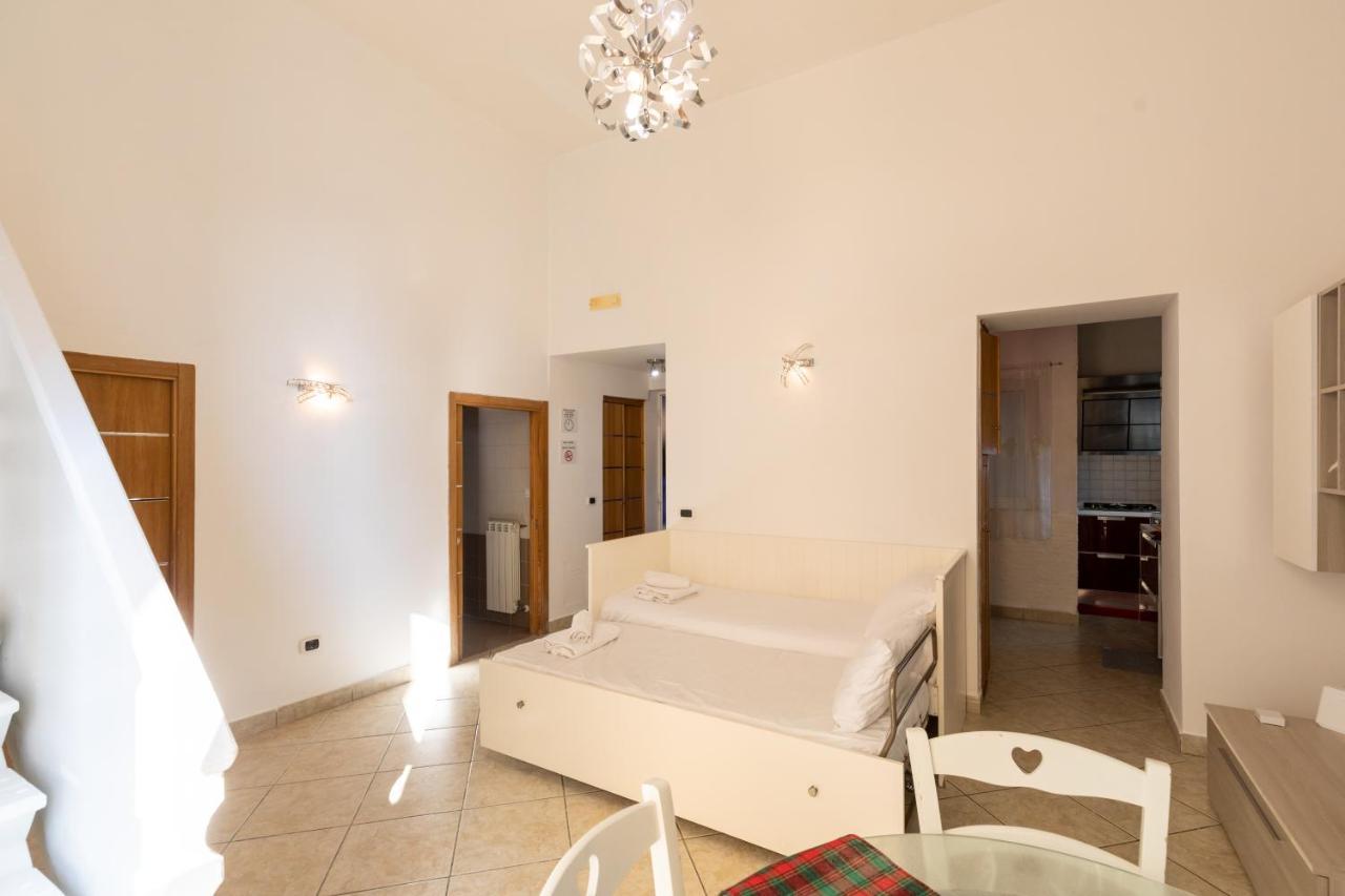 Apartment With Sea View With 2 Lifts Above Montesanto! 那不勒斯 外观 照片