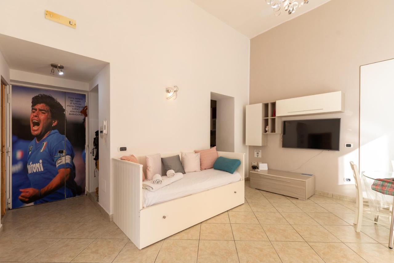 Apartment With Sea View With 2 Lifts Above Montesanto! 那不勒斯 外观 照片