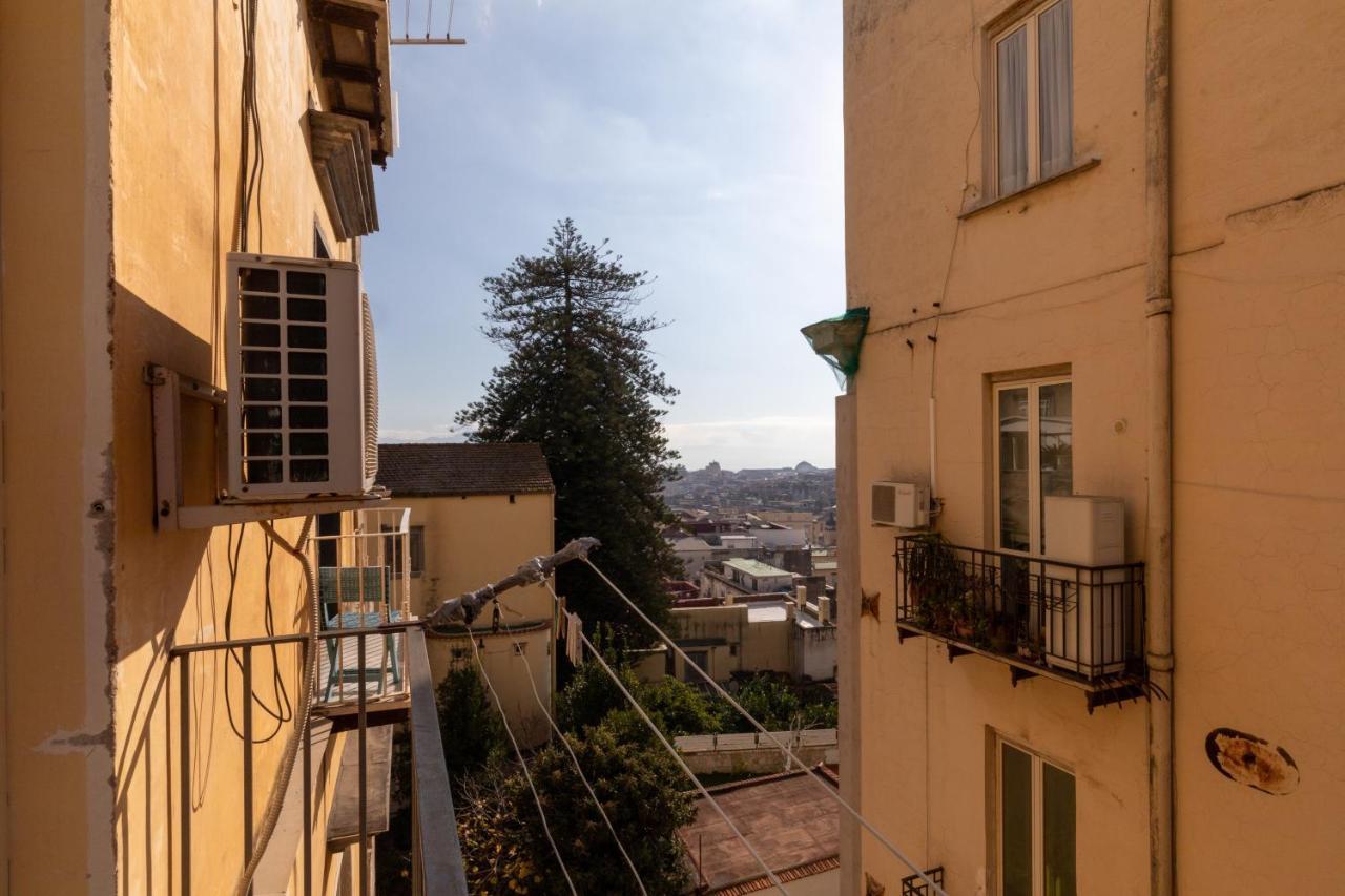 Apartment With Sea View With 2 Lifts Above Montesanto! 那不勒斯 外观 照片