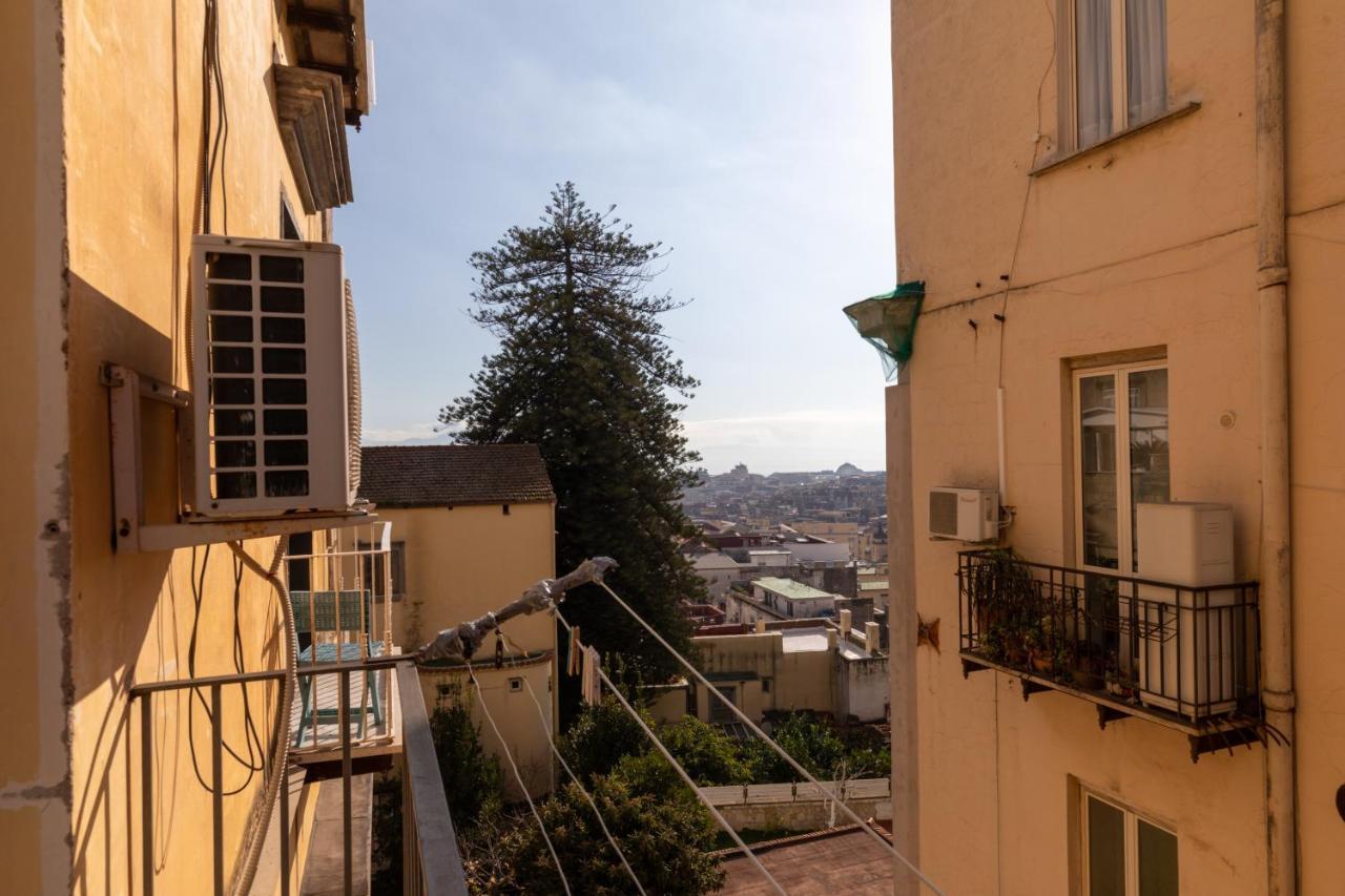 Apartment With Sea View With 2 Lifts Above Montesanto! 那不勒斯 外观 照片